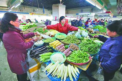 菜价上涨成为CPI回“2”最大推手 新华社发全国CPI一年来走势
