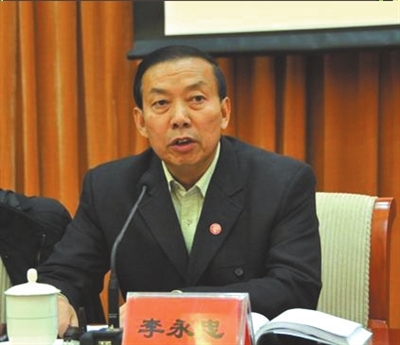 如果我们用“绝不赦免”的方法，可以推算，“腐败呆账”只会越来越多，存量会越来越大，抵抗也会越来越顽强，最后可能出现鱼死网破，甚至鱼未死网已破的态势。李永忠