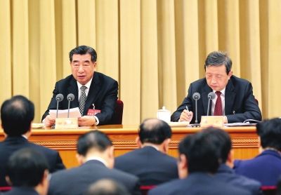12月21日至22日，中央农村工作会议在北京举行，中共中央政治局委员马凯主持第一次全体会议，国务院副总理回良玉出席会议并讲话。新华社记者 丁林 摄
