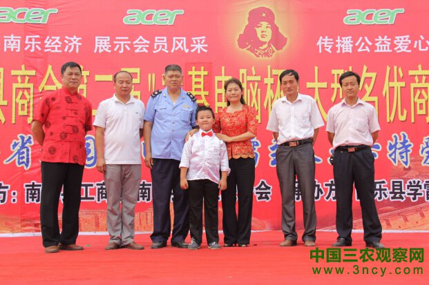 南乐：河南省梨园春明星小擂主援手雷锋理发屋 倾情义演传播社会正能量