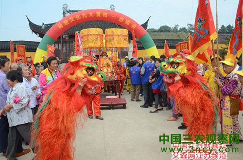 1 “抬猛将”出发前的请神仪式.jpg