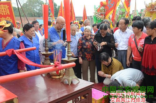 4 小区居民拜猛将，祈求生活幸福安康.jpg