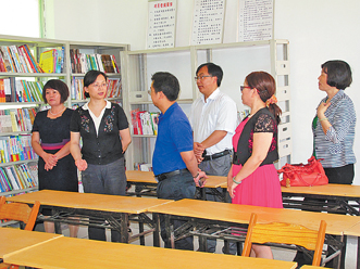 自治区总工会领导到百色市调研检查千里边海防线基层工会组建工作。