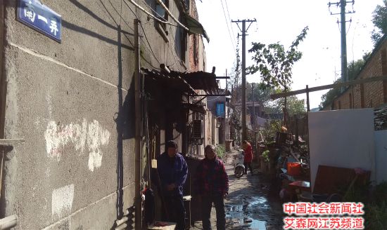 2 围墙内破败的民居.jpg