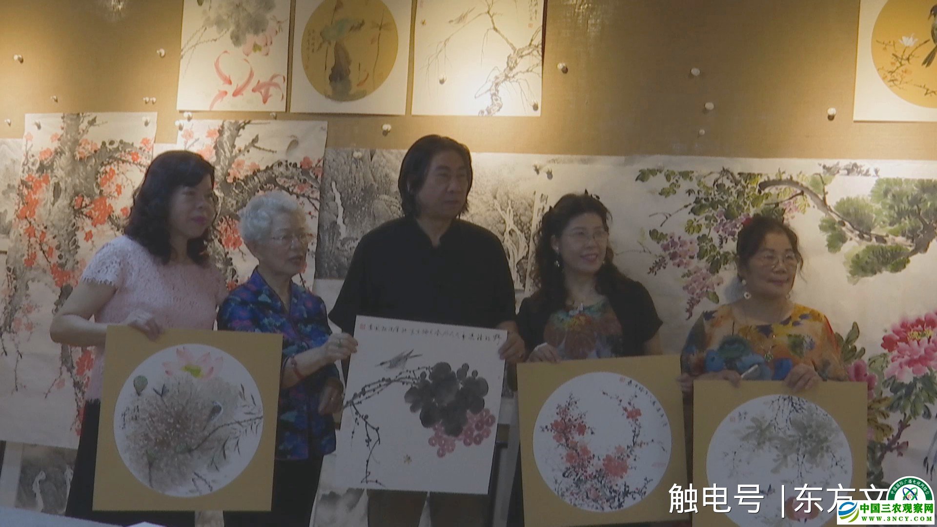 安徽画家刘瑞京赠送作品给台湾艺术家 