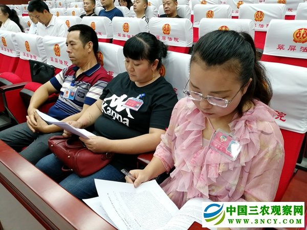翠屏区政协委员旁听（摄影 赵晨希）.jpg