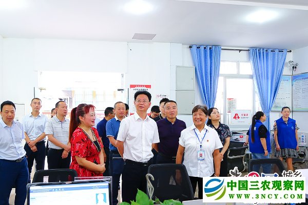 调研马草山社区便民服务中心.jpg