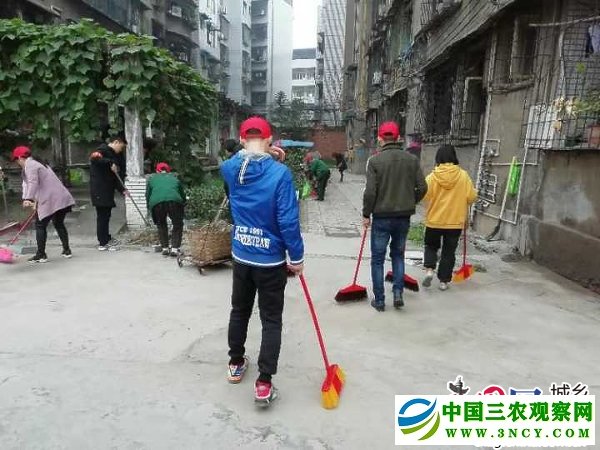 志愿者清理垃圾.jpg