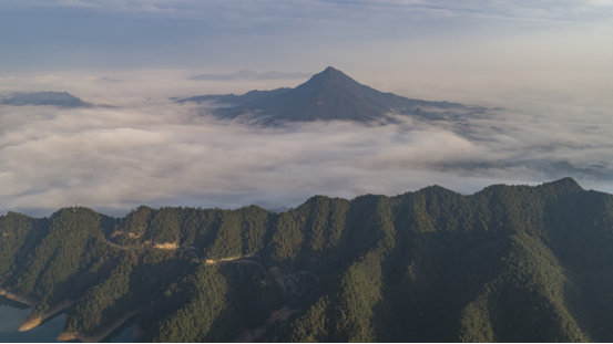 江西省武宁县：云海仙境再现柳山景区
