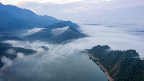 江西省武宁县：云海仙境再现柳山景区